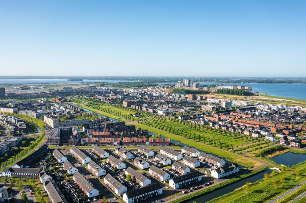 Dit is een foto van het werkgebied in Leiden waar Glasvliesbehang Leiden werkzaam is.